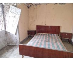 CASA DE PIEDRA CON ALPENDRE Y ALMACEN EN ZONA DE ONS, BRION