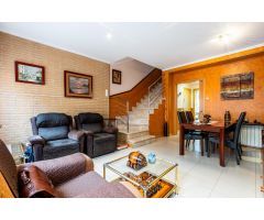 CASA MUY BIEN CONSERVADA EN EL CENTRO