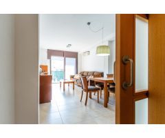 Piso seminuevo con patio de 45m2 plaza de parking, trastero y tercera habitación polivalente
