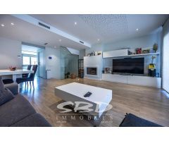 ¡¡CREU ALTA - ESPECTACULAR CASA CON PATIO CON PISCINA y ASCENSOR!!