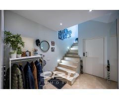 ¡¡CREU ALTA - ESPECTACULAR CASA CON PATIO CON PISCINA y ASCENSOR!!