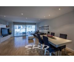 ¡¡CREU ALTA - ESPECTACULAR CASA CON PATIO CON PISCINA y ASCENSOR!!