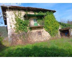 Se Vende Casa de Piedra con Terreno en Valle de Mena