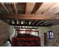 Se Vende Casa de Piedra con Terreno en Valle de Mena