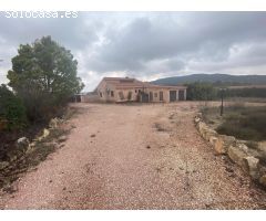 CHALET EN LAS ENCEBRAS DE PINOSO