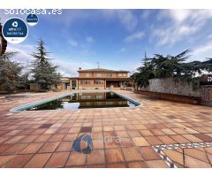 Chalet en Venta en Lardero, La Rioja