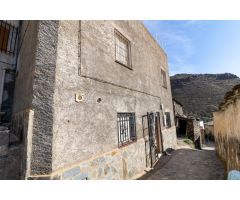 ENCANTADORA CASA EN VELEFIQUE