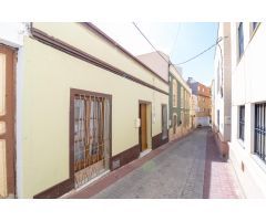 PRECIOSA CASA EN LA VILLA DE GADÓR