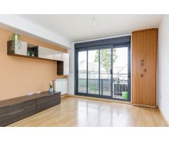 A la venta piso de 2 dormitorios, con garaje y trastero en Cadrete