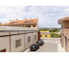 A la venta piso de 2 dormitorios, con garaje y trastero en Cadrete