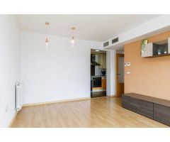 A la venta piso de 2 dormitorios, con garaje y trastero en Cadrete
