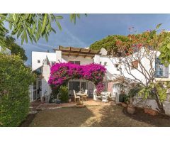 Casa adosada de 2 dormitorios y 2 baños con jardín privado en Sierra Blanca, Marbella