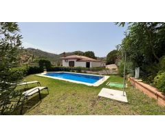 Casa de campo en venta en Almogía