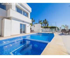 Impresionante villa moderna con acceso privado a la playa en Mijas