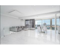 Impresionante villa moderna con acceso privado a la playa en Mijas