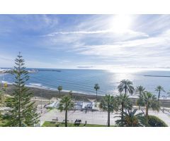 Exclusivo piso en primera línea de playa con acceso directo, Benalmádena