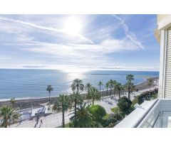 Exclusivo piso en primera línea de playa con acceso directo, Benalmádena