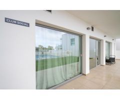 Adosado luminoso de 2 habitaciones en Benalmádena