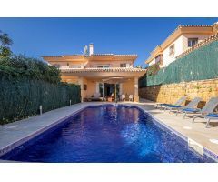Espaciosa villa adosada de 4 dormitorios con piscina privada en Riviera del Sol