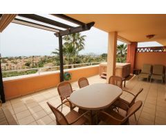 Impecable apartamento de lujo en primera planta en Malibu Mansions, ubicado en el popular complejo W