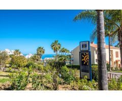 Impecable apartamento de lujo en primera planta en Malibu Mansions, ubicado en el popular complejo W