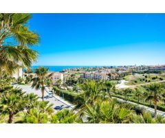 Impecable apartamento de lujo en primera planta en Malibu Mansions, ubicado en el popular complejo W