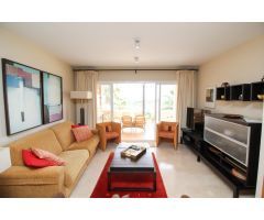 Impecable apartamento de lujo en primera planta en Malibu Mansions, ubicado en el popular complejo W