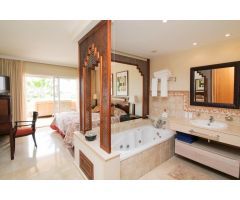 Impecable apartamento de lujo en primera planta en Malibu Mansions, ubicado en el popular complejo W