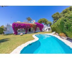 VILLA DE ATRACTIVO Y PRECIOSO CARÁCTER MEDITERRANEO,