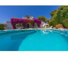 VILLA DE ATRACTIVO Y PRECIOSO CARÁCTER MEDITERRANEO,