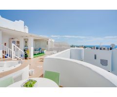 Ático de 2 dormitorios y 1 baño en venta en Marbella Real, Milla de Oro de Marbella.