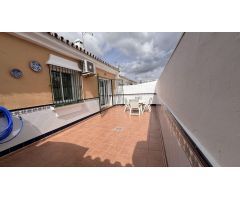 Casa adosada de esquina en venta en Coín