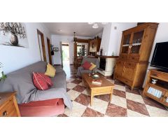 Casa adosada de esquina en venta en Coín