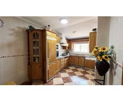 Casa adosada de esquina en venta en Coín