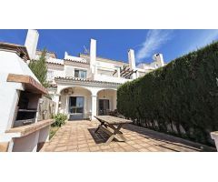 Casa adosada en venta en Alhaurín El Grande.