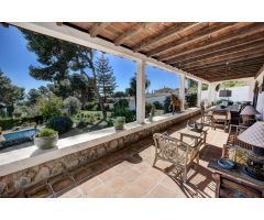 Encantadora Villa Independiente con vistas al mar y Potencial de Desarrollo en El Pinar