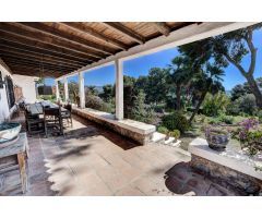 Encantadora Villa Independiente con vistas al mar y Potencial de Desarrollo en El Pinar