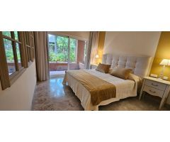Amplio apartamento de lujo en planta baja con dos dormitorios en Alminar de Marbella,