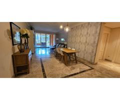 Amplio apartamento de lujo en planta baja con dos dormitorios en Alminar de Marbella,