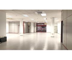 AMPLIO LOCAL COMERCIAL CON UNA SUPERFICIE DE 955 M² Y RECAYENTE A DOS CALLES