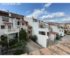 ADOSADO EN CONSTRUCCIÓN CON CUATRO DORMITORIOS Y TERRAZA