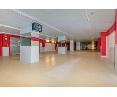 LOCALES EN PLANTA BAJA DE EDIFICIO NEPTUNO CON 135 M², TERRAZA PRIVATIVA Y 2 PLAZAS DE PARKING