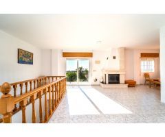 Villa de Lujo en Venta en Villajoyosa, Alicante