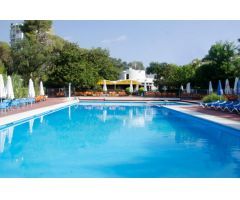 Oportunidad, terrenos, restaurante-bar y complejo deportivo-piscina con gran potencial