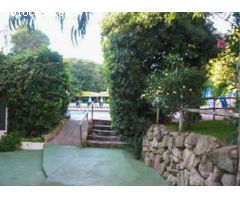 Oportunidad, terrenos, restaurante-bar y complejo deportivo-piscina con gran potencial