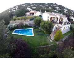 Espectacular casa con vistas a Les Gavarres piscina privada, única por la privacidad !