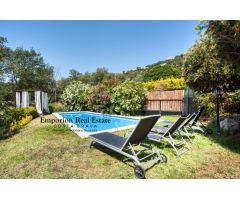 Espectacular casa con vistas a Les Gavarres piscina privada, única por la privacidad !