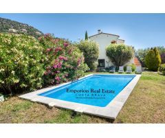 Espectacular casa con vistas a Les Gavarres piscina privada, única por la privacidad !
