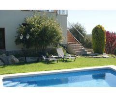 Espectacular casa con vistas a Les Gavarres piscina privada, única por la privacidad !