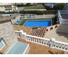 Magnífica casa con piscina, terrazas soleadas y vista al mar y las islas Medass